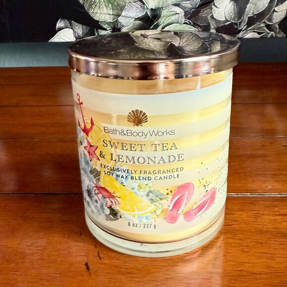 2 for $30 SALE NEW Bath & Body Works Single Wick Candle SWEET TEA LEMONADE 8oz - Picture 1 of 3